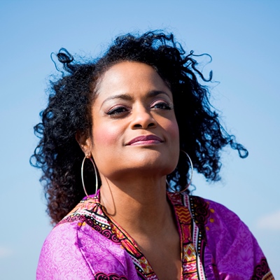Izaline Calister over Leerorkest Curacao